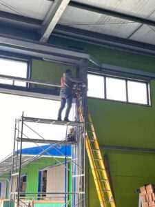 Instalación de cortinas metálicas